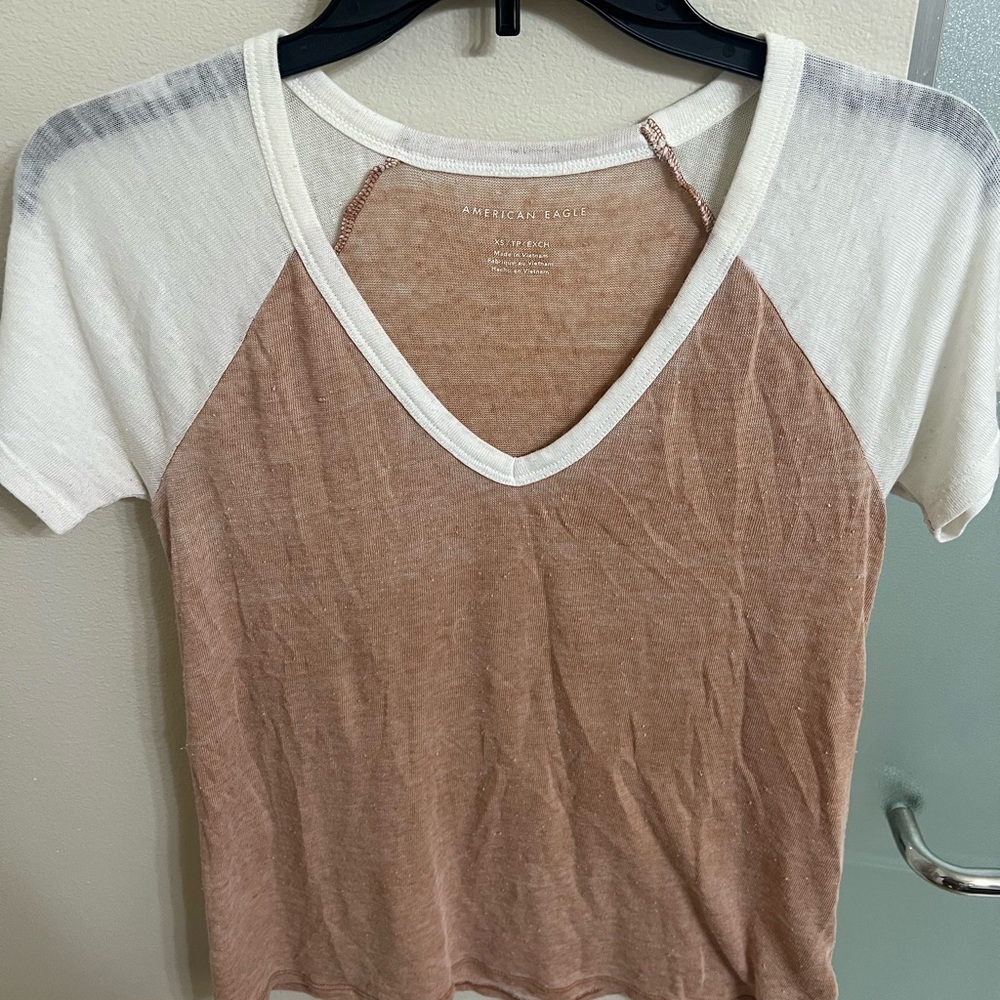 American Eagle Outfitters Women's Brown and White V-Neck Tee